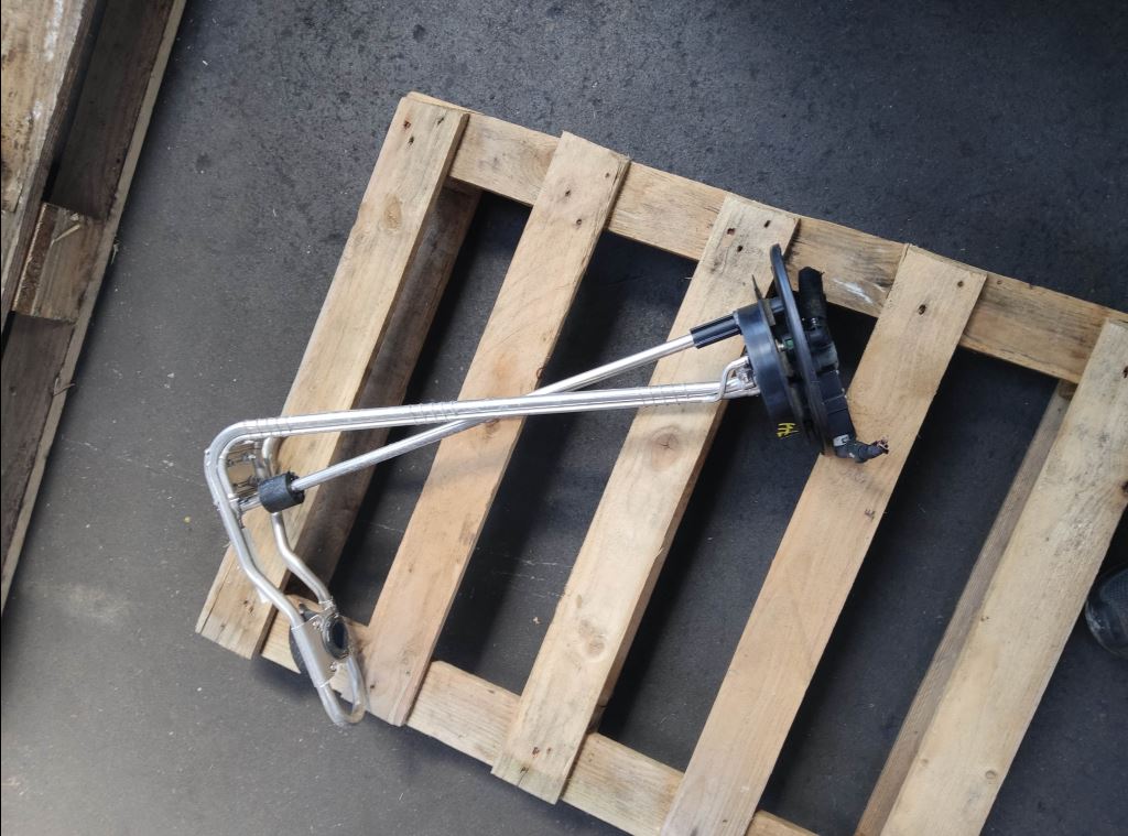 piece_MERCEDES ACTROS JAUGE ADBLUE A0165426517
