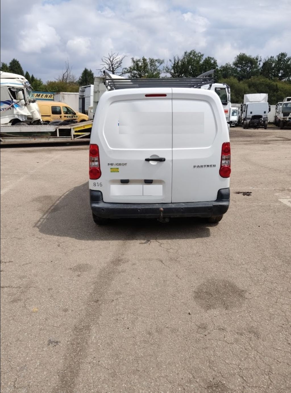 piece_PEUGEOT PARTNER PORTE ARRIERE GAUCHE 9831177580