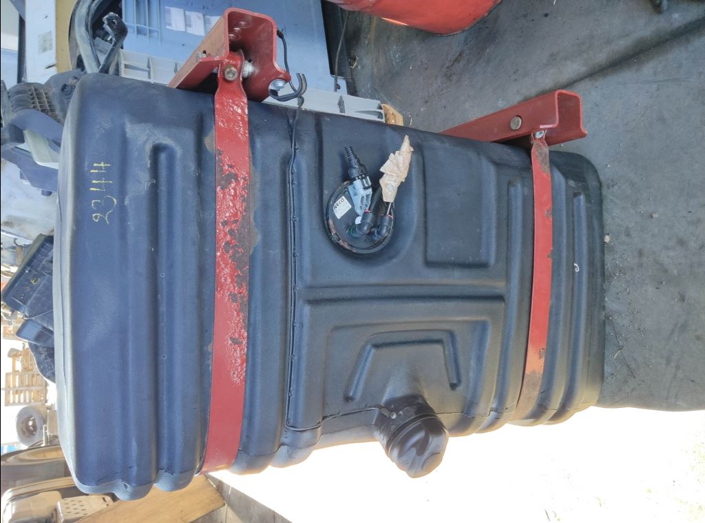 piece_IVECO 120E18 RESERVOIR CARBURANT 504055841