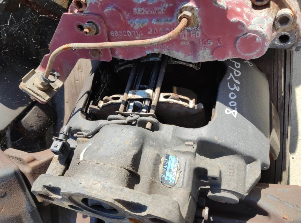 piece_RENAULT MIDLUM  ETRIER DE FREIN ARRIERE DROIT 7421471922