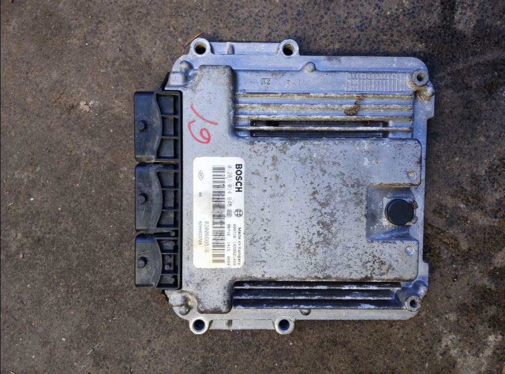 piece_RENAULT TRAFIC  BOITIER GESTION MOTEUR 8200666516