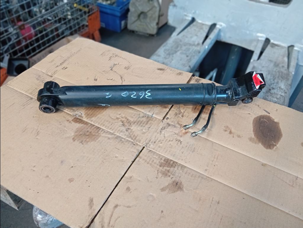 piece_RENAULT T  VERIN DE CABINE GAUCHE 7422302640