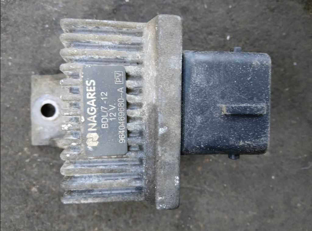 piece_RENAULT MASTER 2.5 DCI - 16V TURBO BOITIER PRECHAUFFAGE 9640469680