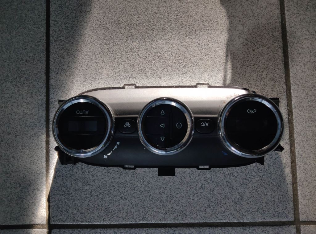 piece_IVECO 35C18 COMM CHAUFCOMMANDE DE CHAUFFAGE 42582644