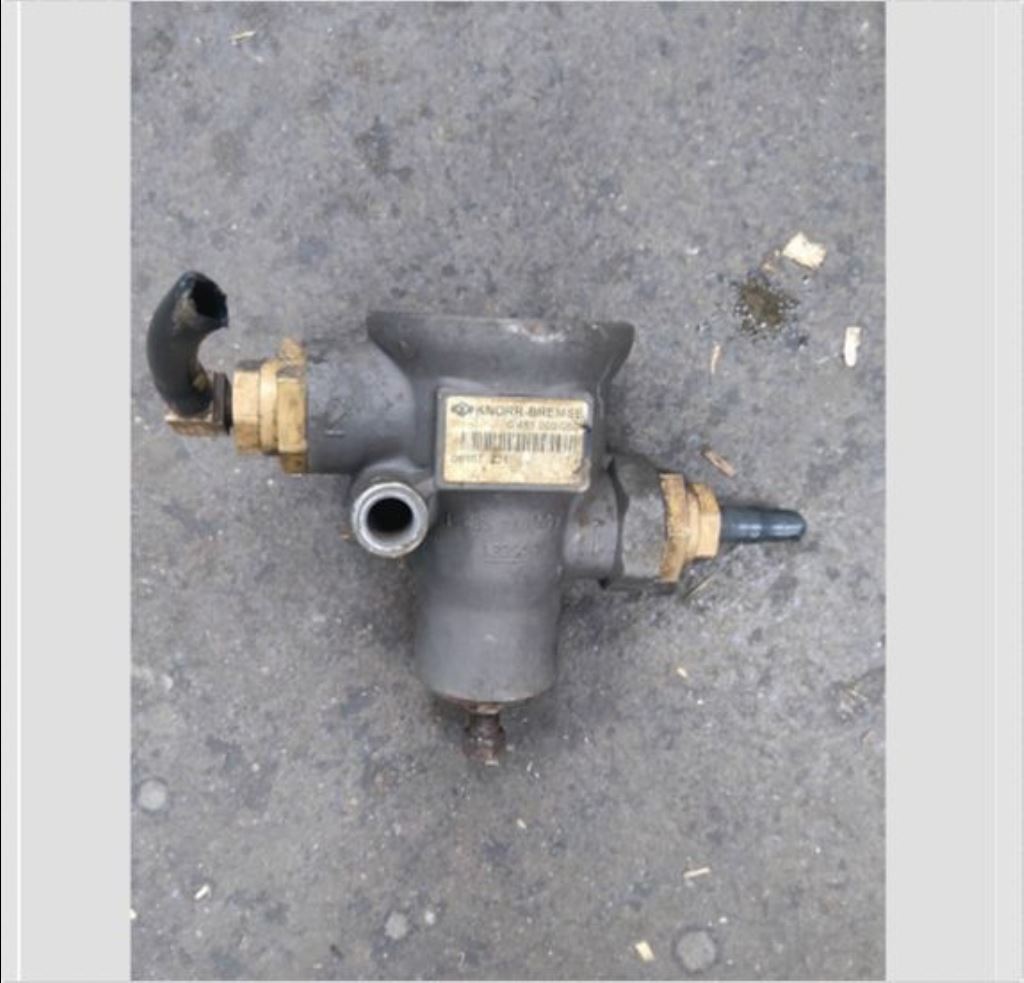 piece_MAN 28.393  SOUPAPE PNEUMATIQUE 0481009050