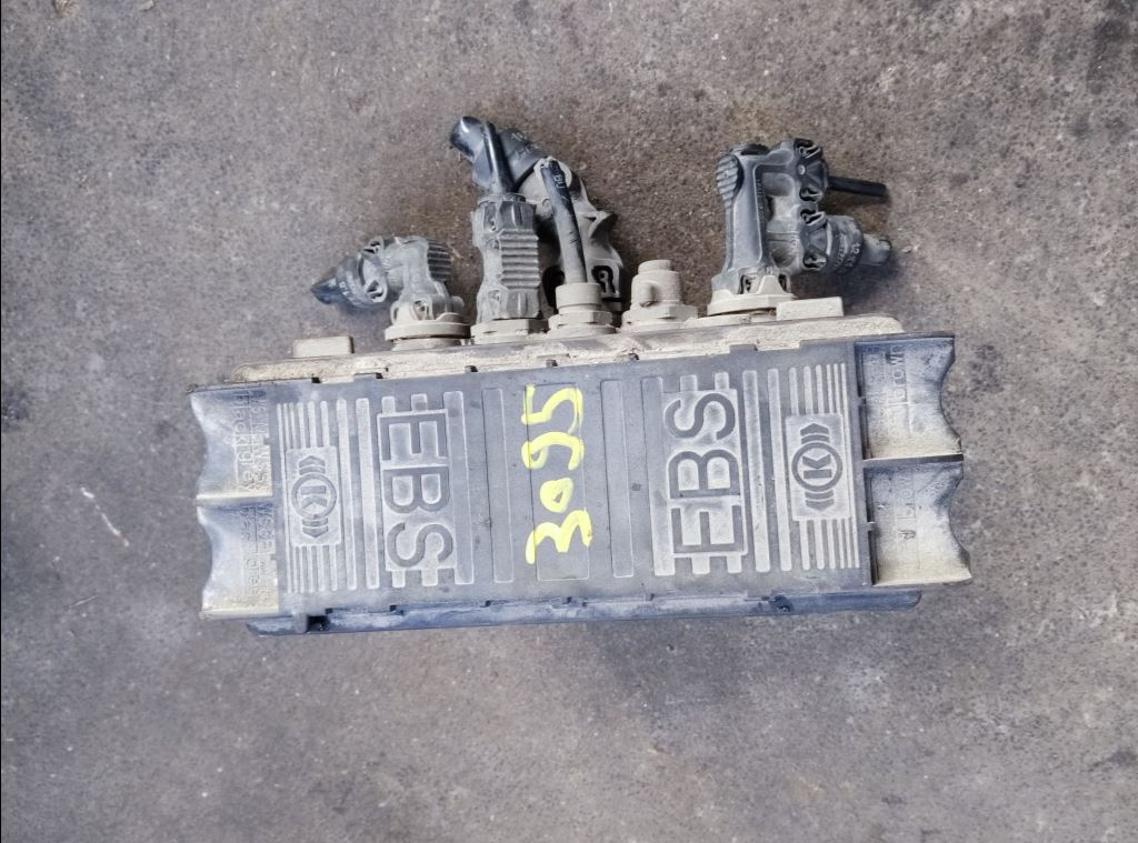 piece_RENAULT MAGNUM VALVE EBS ARRIERE 7422225566