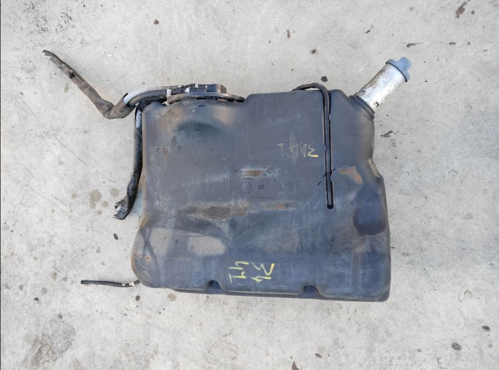 piece_MERCEDES ATEGO RESERVOIR AD BLUE 25 LITRES A9704700815