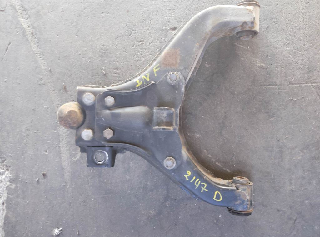 piece_RENAULT RENAULT TRIANGLE INFERIEUR AVANT DROIT 5001871611