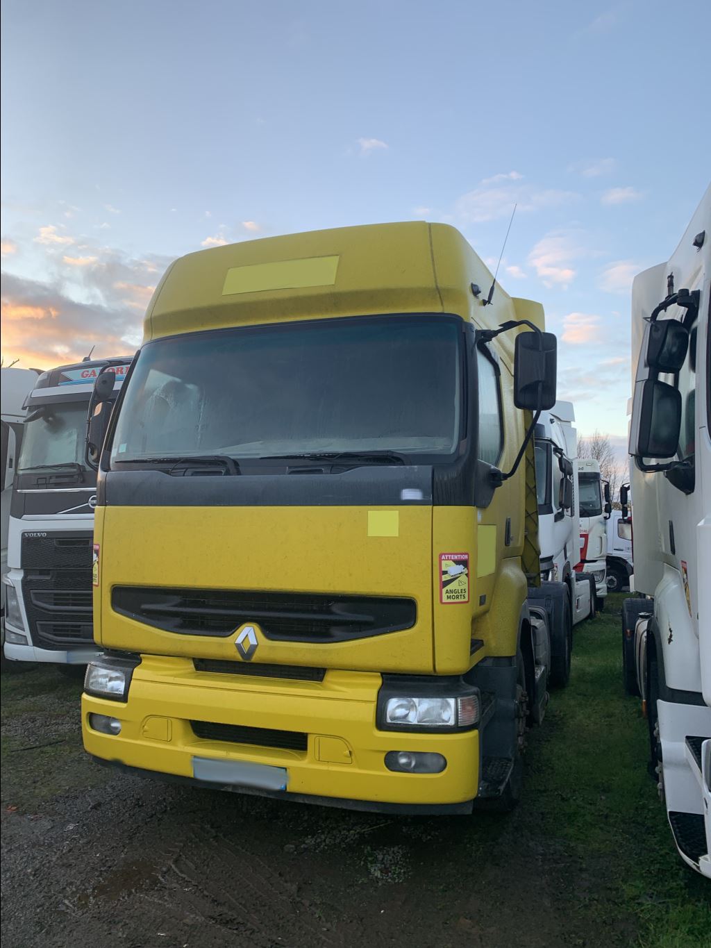 piece_RENAULT 385.19T  PHARE GAUCHE 5010379321