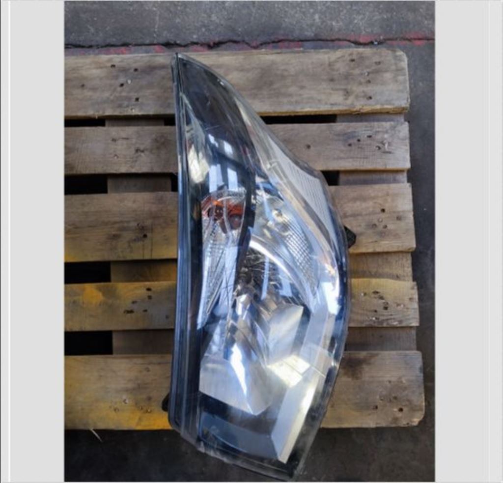piece_RENAULT TRAFIC  PHARE GAUCHE 260600500R