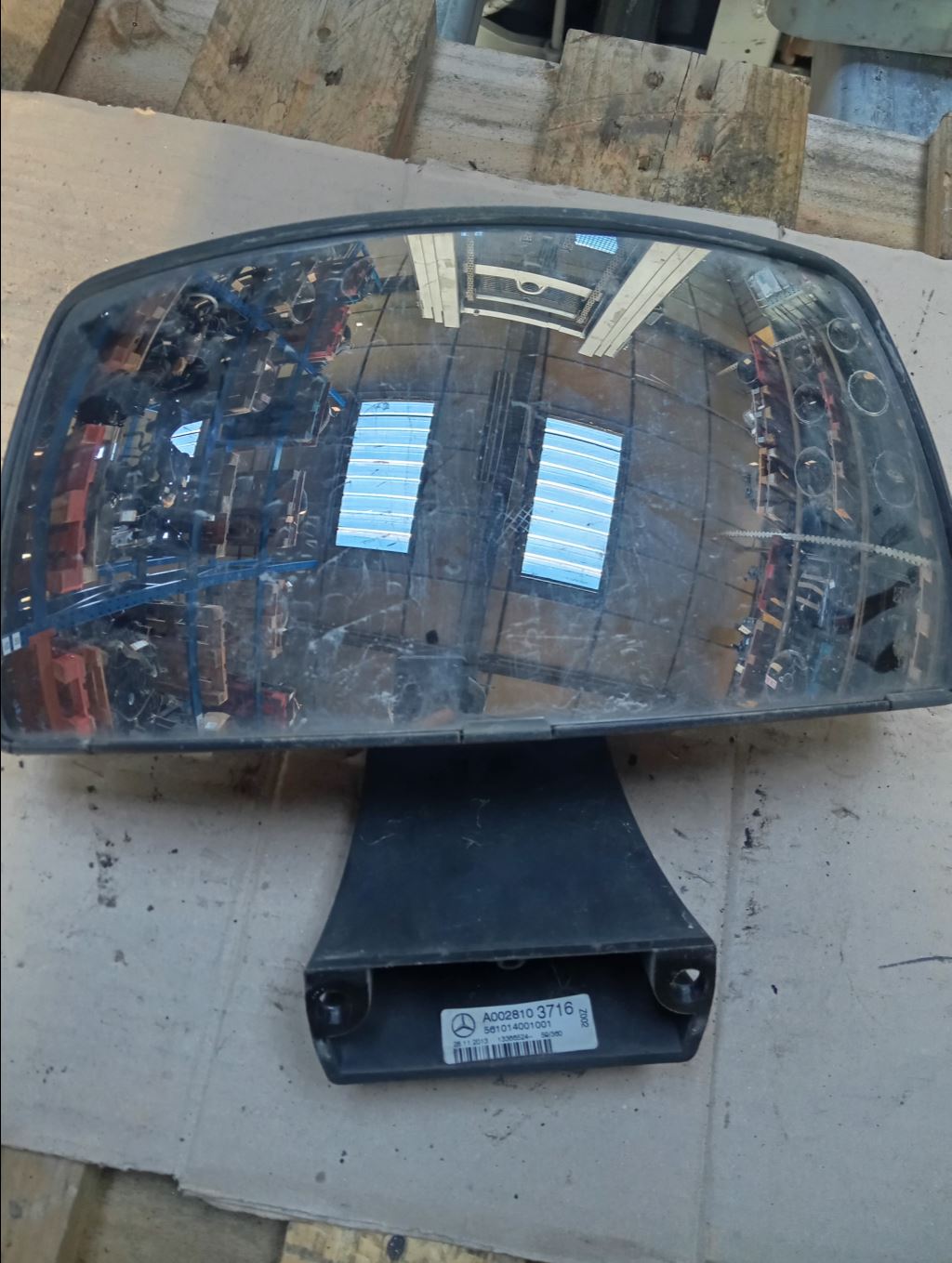 piece_MERCEDES ACTROS RETROVISEUR ACCOSTAGE A0028106016