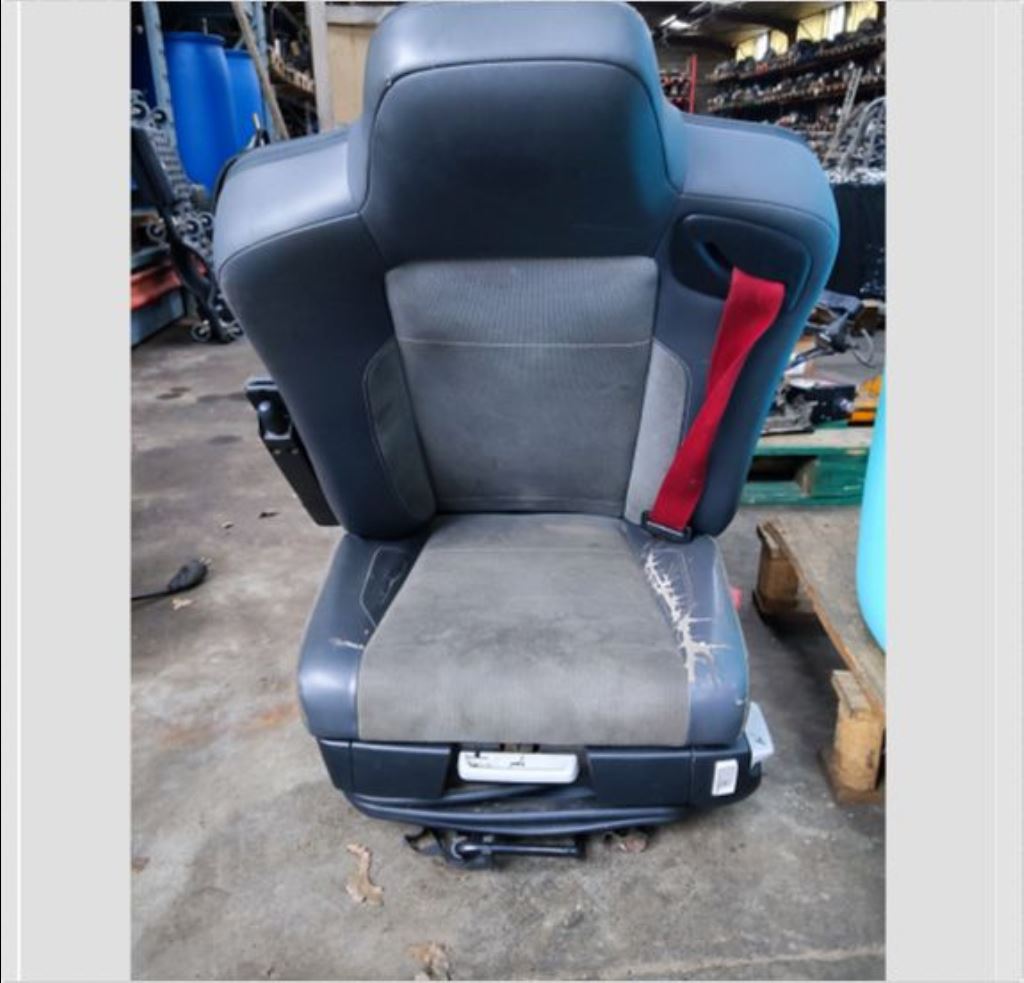 piece_RENB T460 SIEGE AVANT DROIT 7482269090