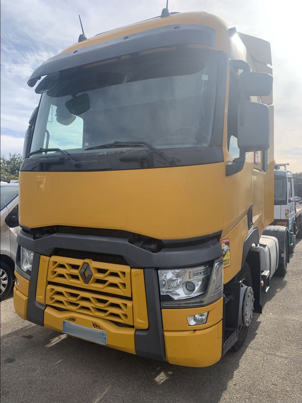 piece_RENAULT T440 RADIATEUR AIR INTERCOOLER