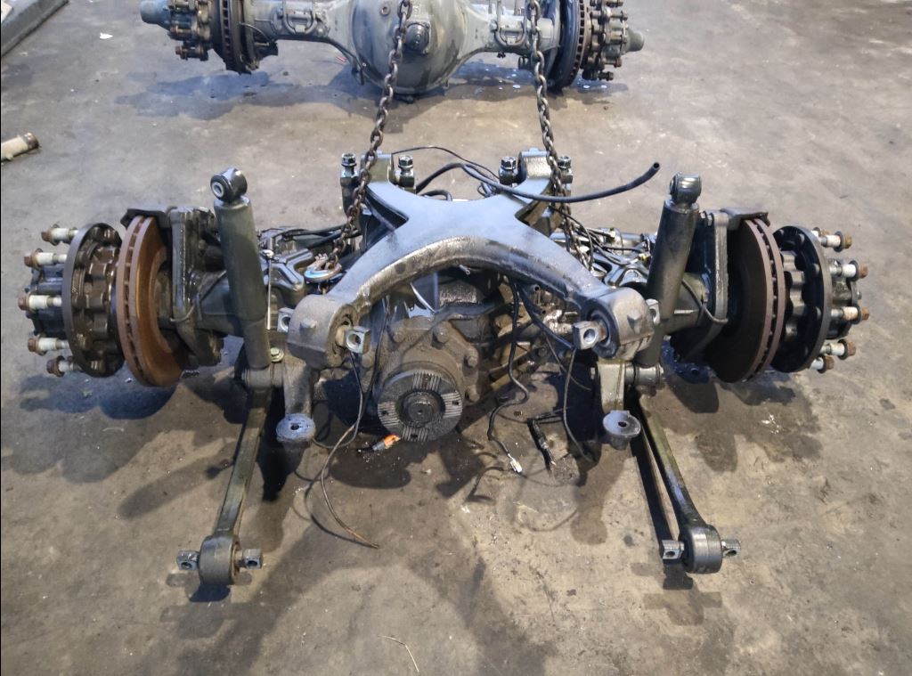 piece_MAN TGX BRAS DE SUSPENSION ARRIERE GAUCHE 81438303203