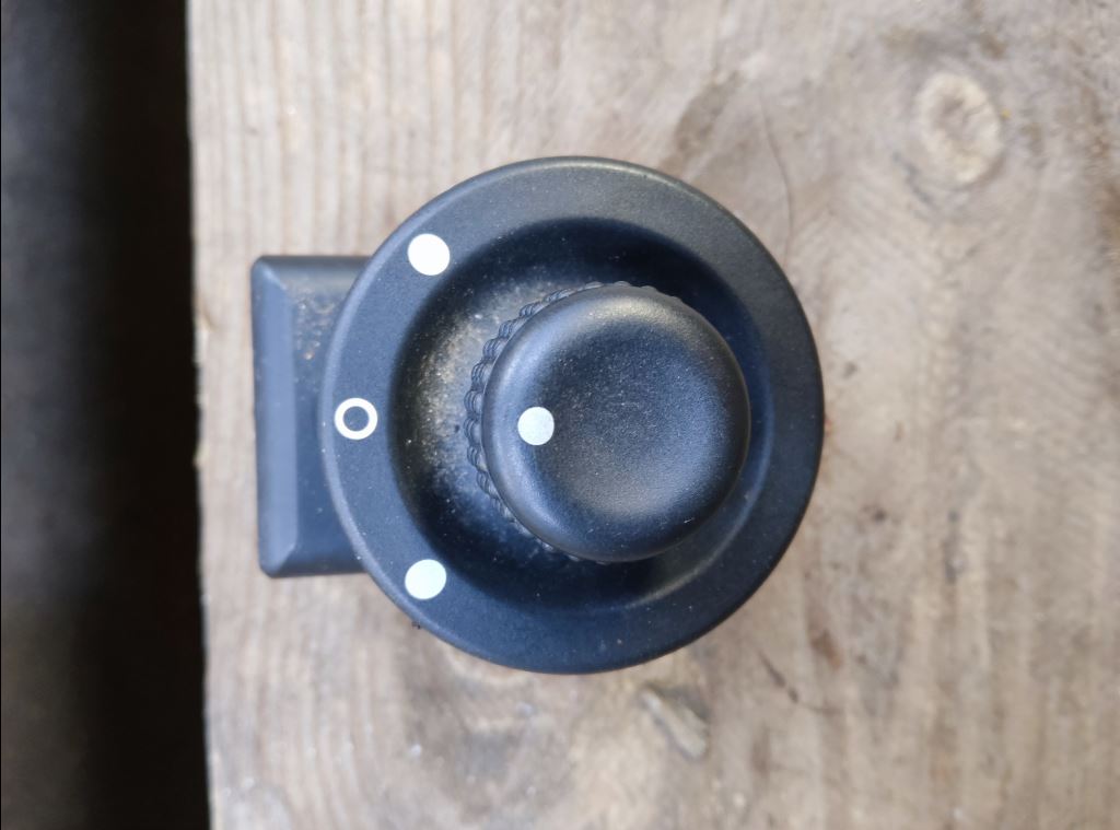 piece_RENAULT TRAFIC INTERRUPTEUR RETROVISEUR EXTERIEUR 255704649R