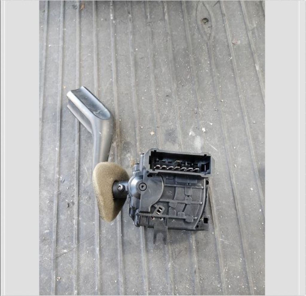 piece_RENAULT MIDLUM  COMMODO ESSUIE GLACE 7421535700