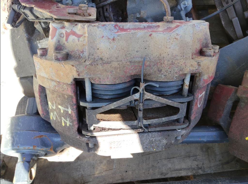 piece_RENAULT S150 09R ETRIER DE FREIN AVANT DROIT 68320192