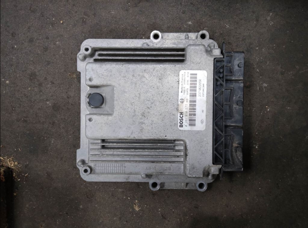 piece_RENAULT MASTER BOITIER GESTION MOTEUR 0281030577