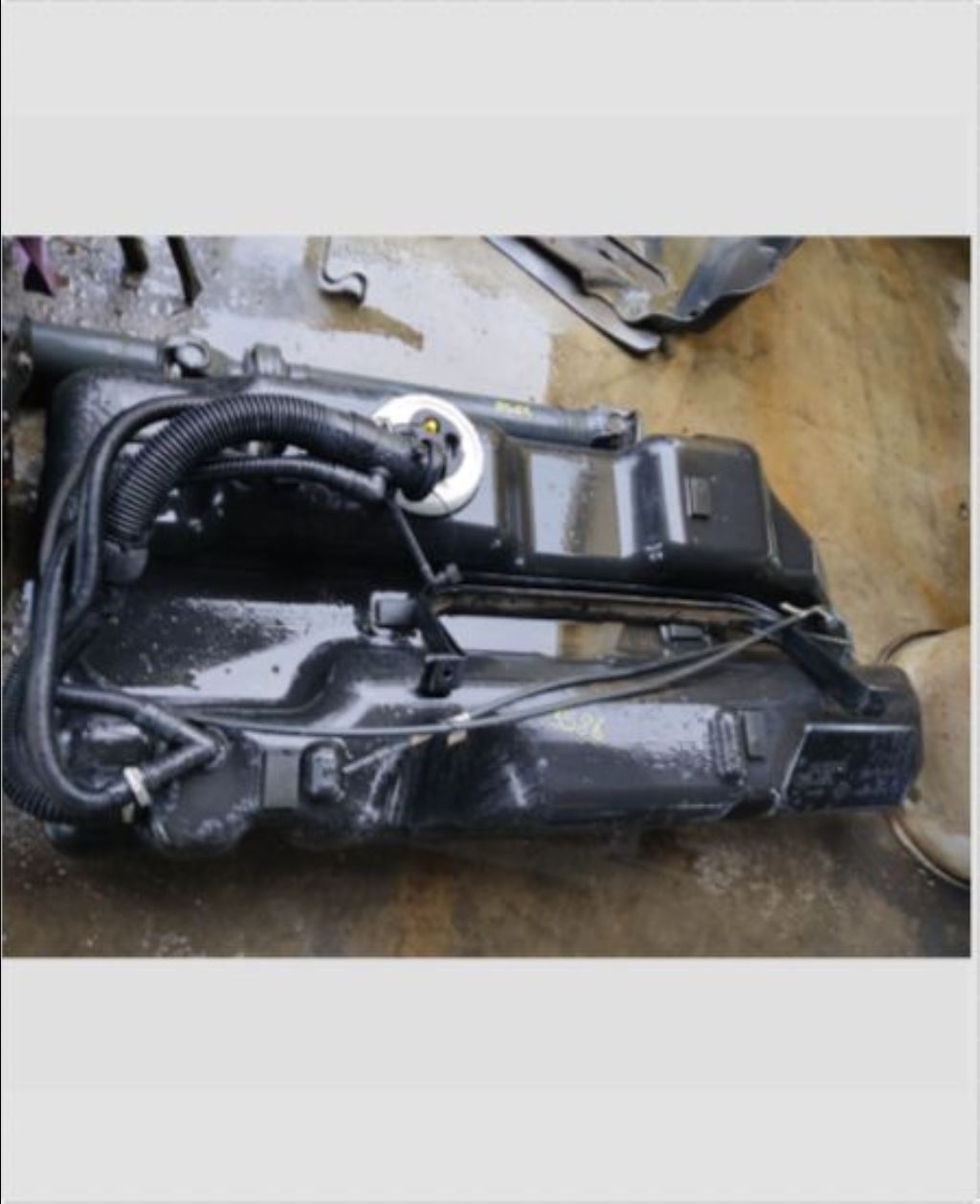 piece_IVECO 35C15  RESERVOIR CARBURANT 100L 504135947