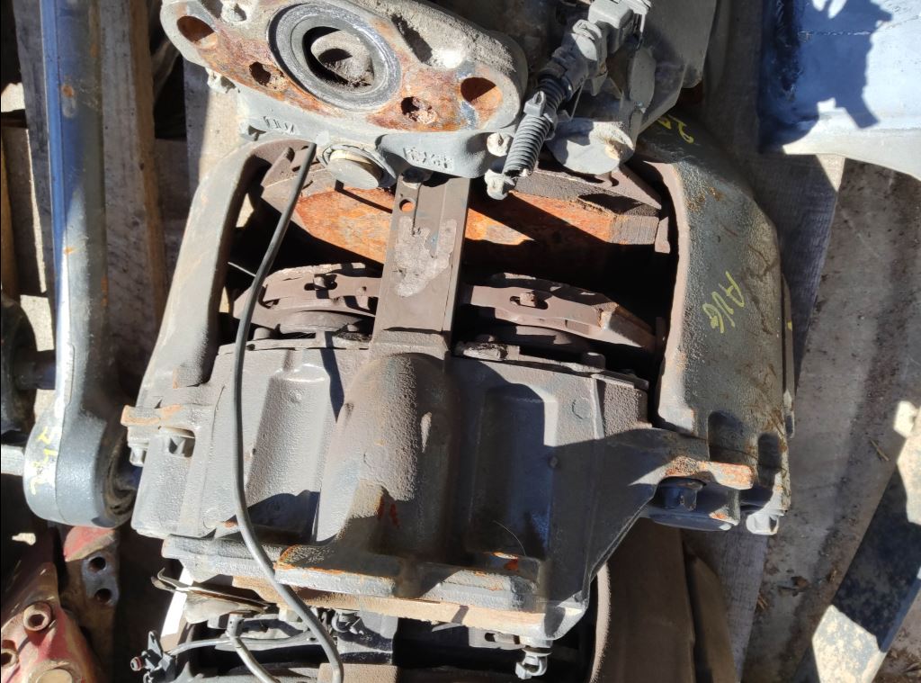 piece_RENAULT T  ETRIER DE FREIN AVANT GAUCHE 7421946143