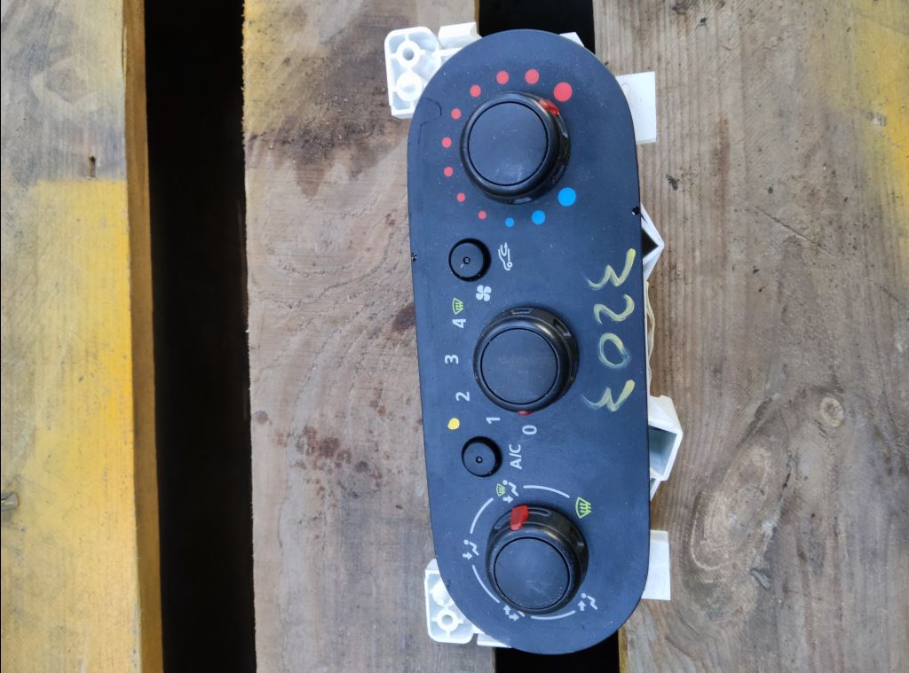 piece_RENAULT TRAFIC  BLOC COMMANDE CHAUFFAGE 275102706R