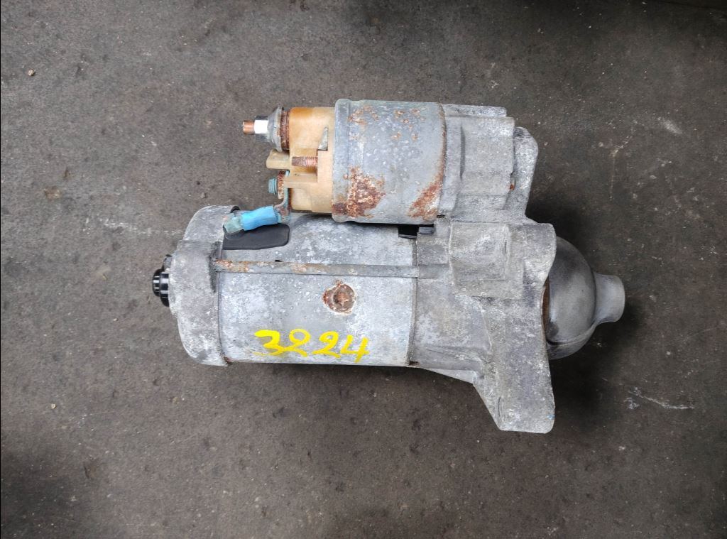 piece_RENAULT MASTER  DEMARREUR 233003581R