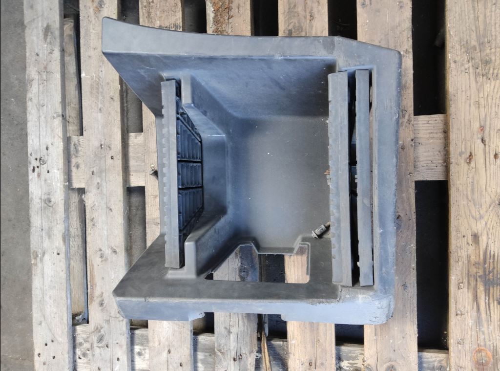 piece_RENAULT T460 MARCHEPIED GAUCHE 7484539404