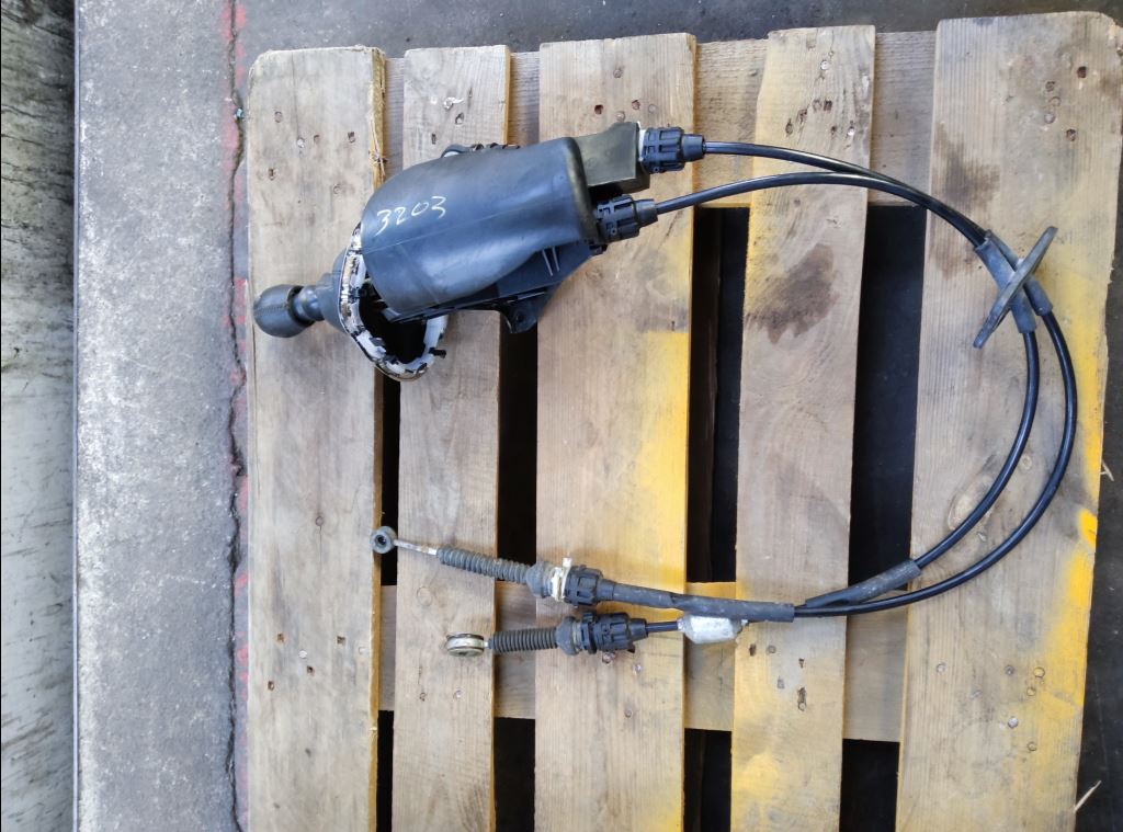 piece_RENAULT TRAFIC  LEVIER DE VITESSE 349012637R