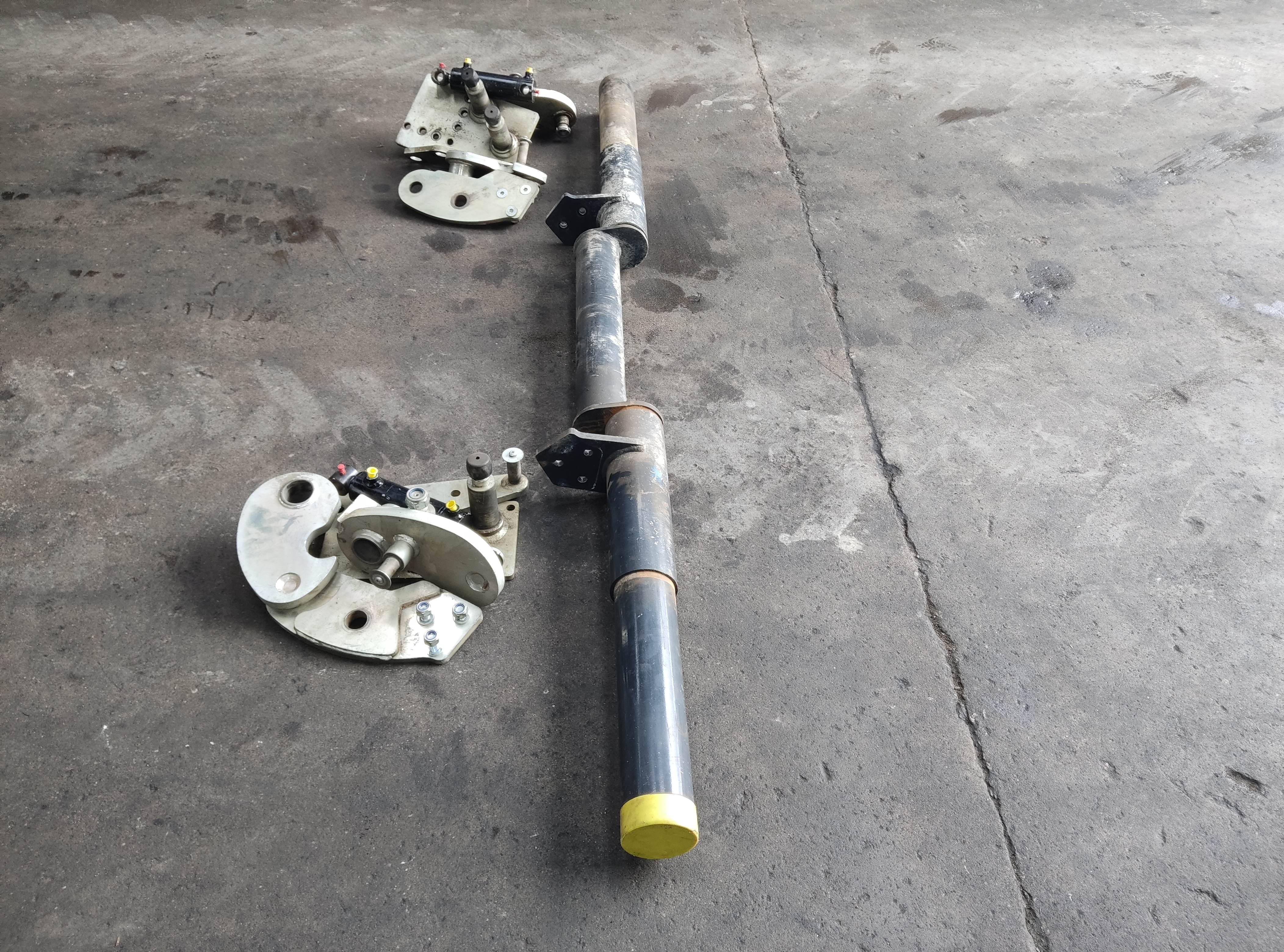 piece_IVECO 320S36 TRAVERSE ARRIERE 5802260452580