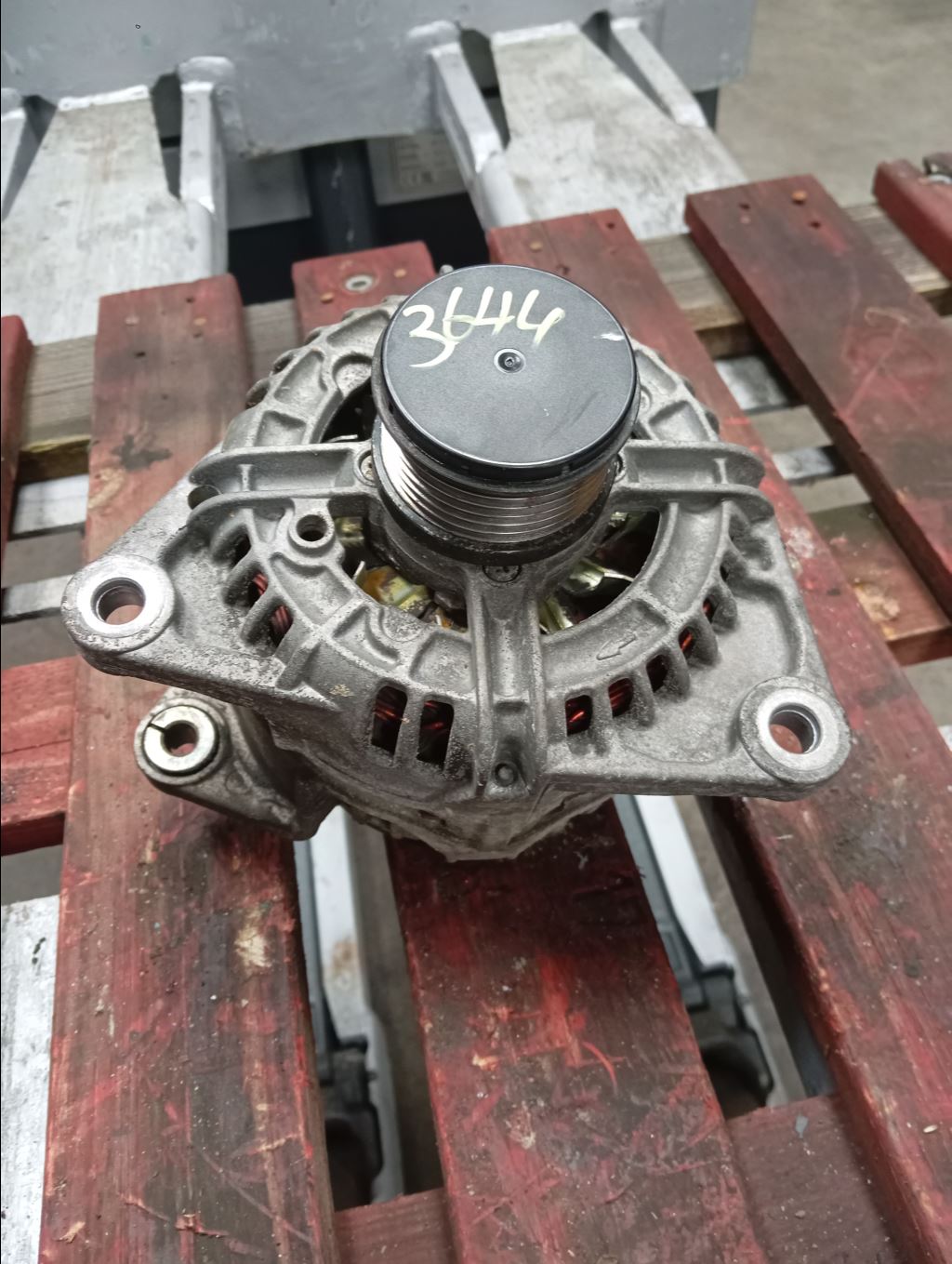 piece_IVECO 35C14 35-C14 3.0D - 16V TURBO ALTERNATEUR