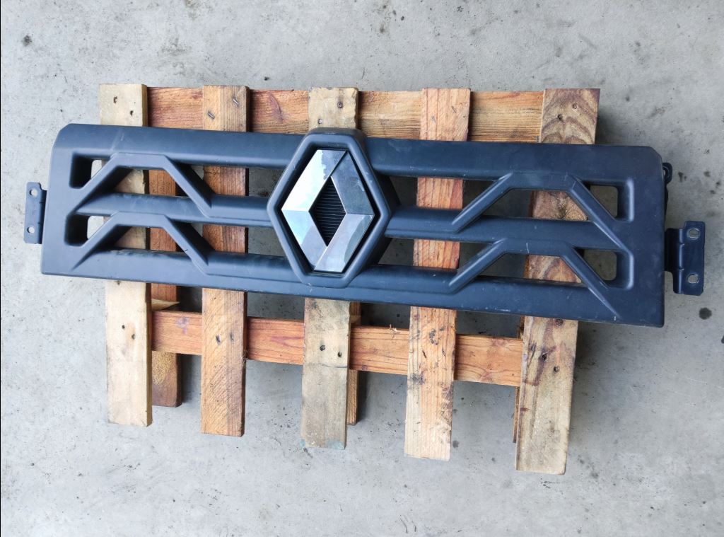 piece_RENB T460 CALANDRE SUPERIEURE 7482585763