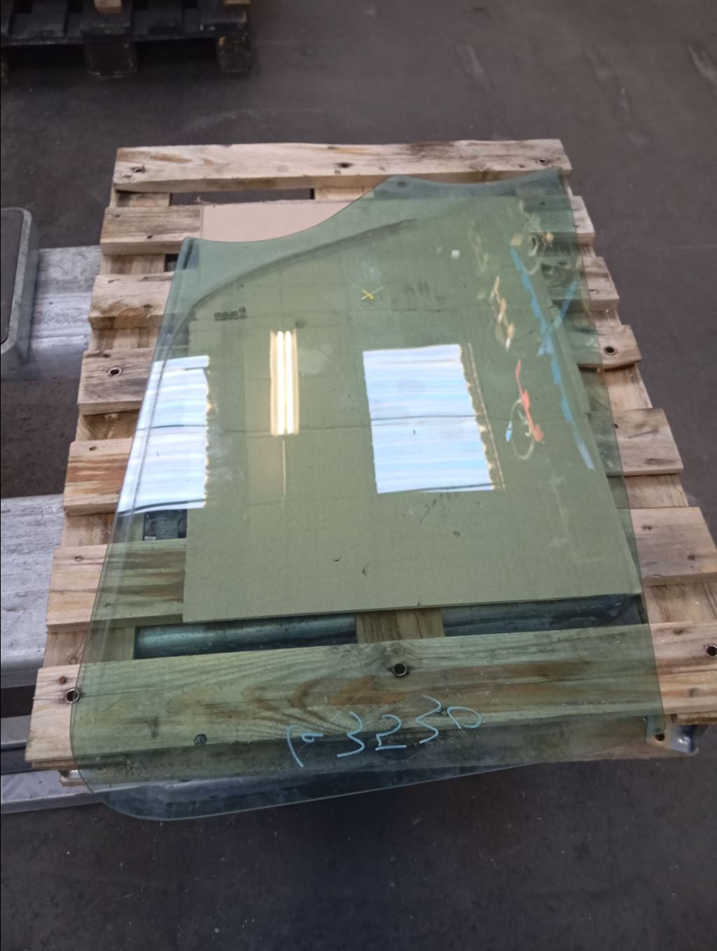 piece_RENAULT MASTER 2.3 DCI - 16V TURBO VITRE AVANT GAUCHE 803015239R