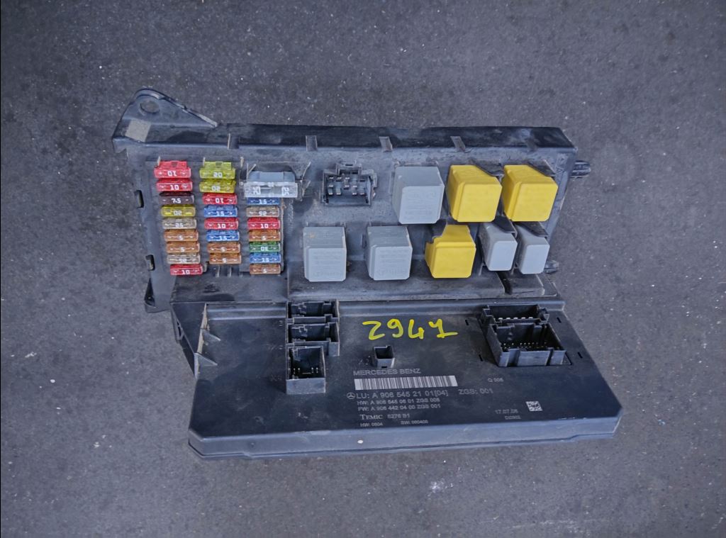 piece_MERCEDES SPRINTER 511D BOITIER FUSIBLE A9065452101