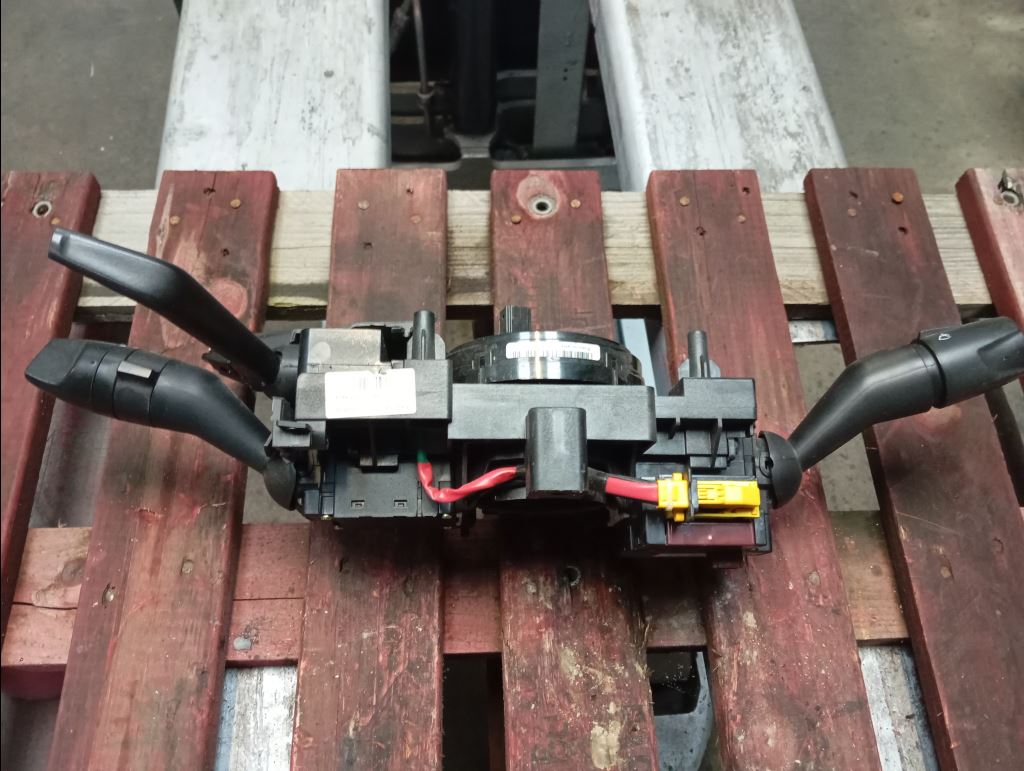 piece_RENAULT T440 COMMODO ESSUIE GLACE