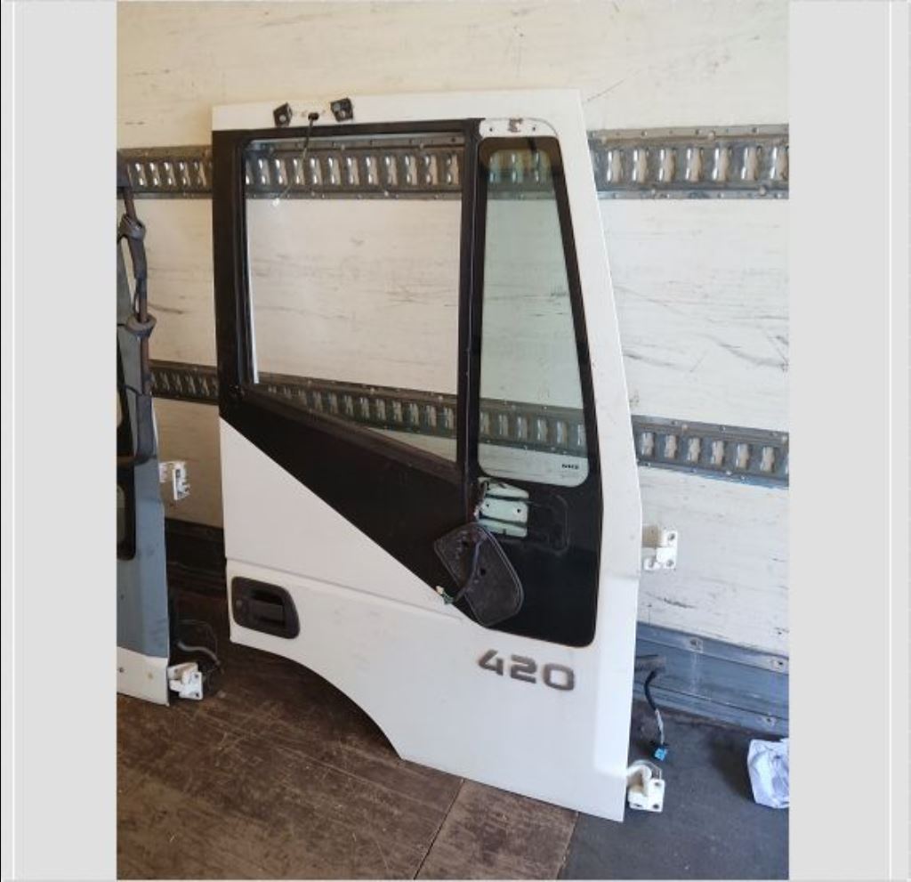piece_IVECO STRALIS 440 CURSOR 13 PORTE AVANT DROITE