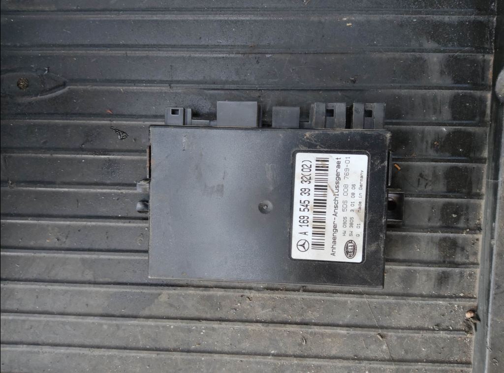 piece_MERCEDES SPRINTER 511D BOITIER CONFORT A1695453932