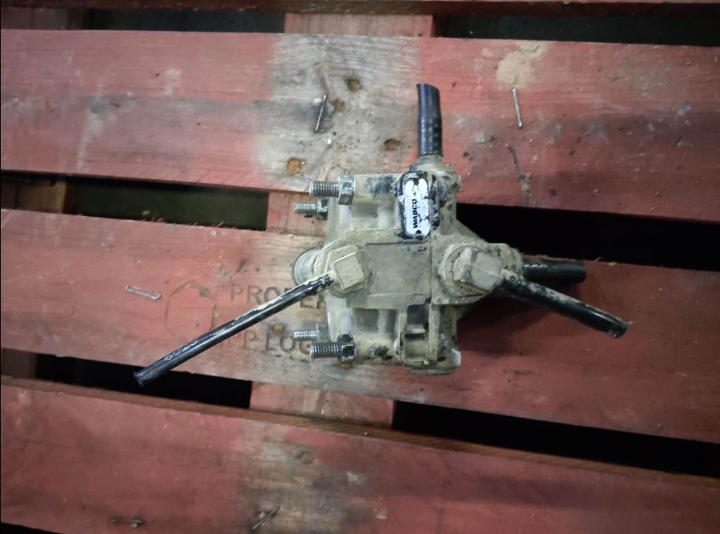 piece_MAN TGX 18.500 VALV REL 81.52116-6089