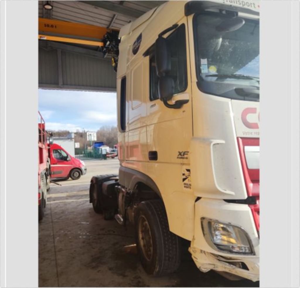 piece_DAF XF460  PORTE AVANT DROITE 1881863