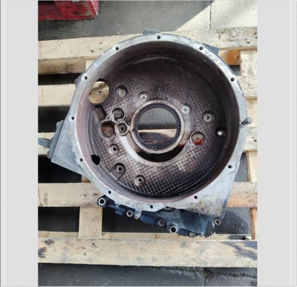 piece_IVECO 80E18 CARTER AR MOTEUR 504119217