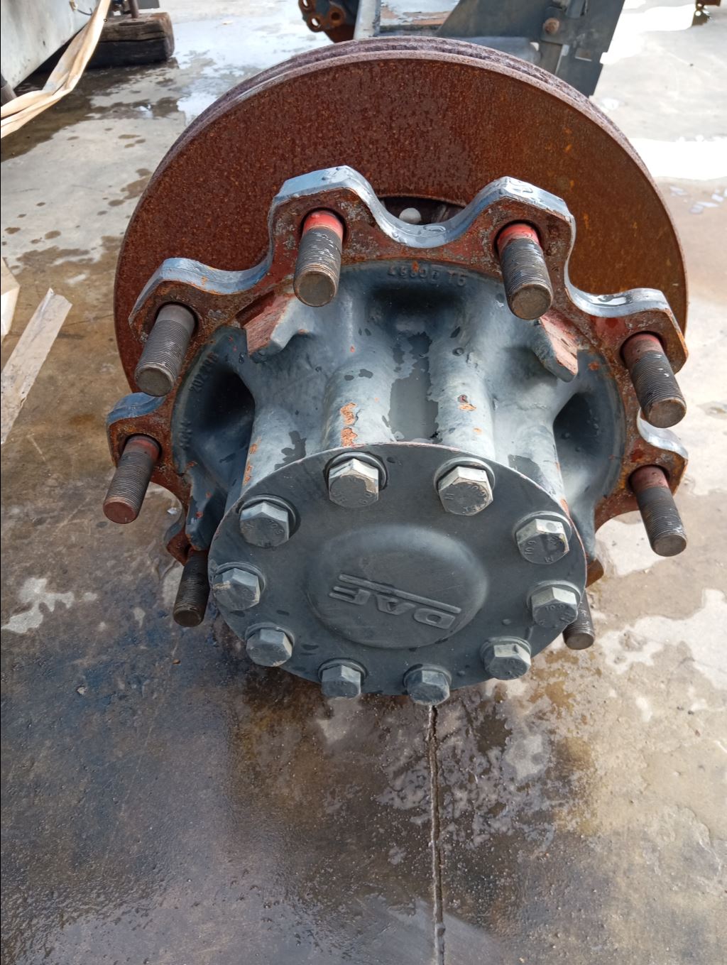 piece_DAF CF440MOYEU ARRIERE DROIT 2019853