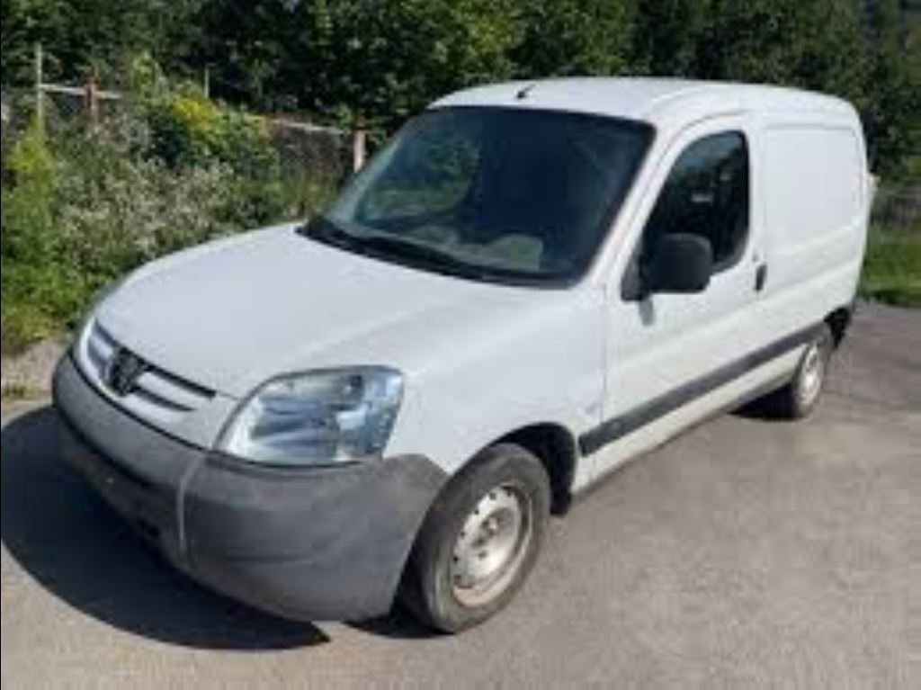 piece_PEUGEOT PARTNER BOITIER A FUSIBLES ET RELAIS