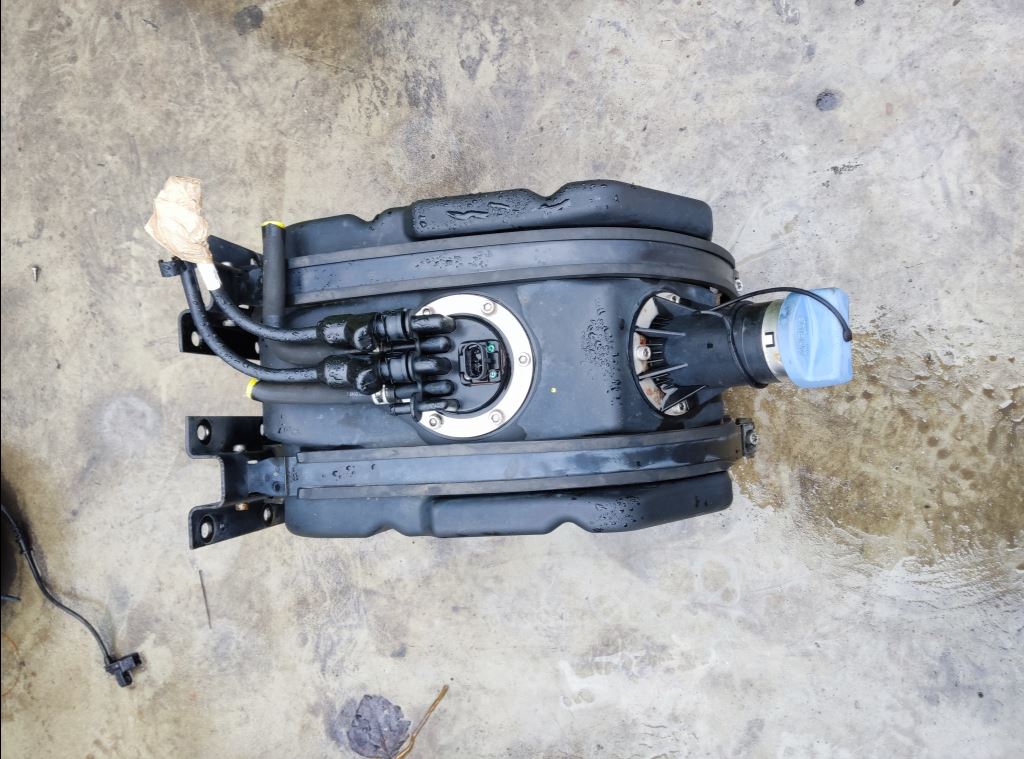 piece_RENAULT MAXITY  RESERVOIR AD BLUE 7485138430