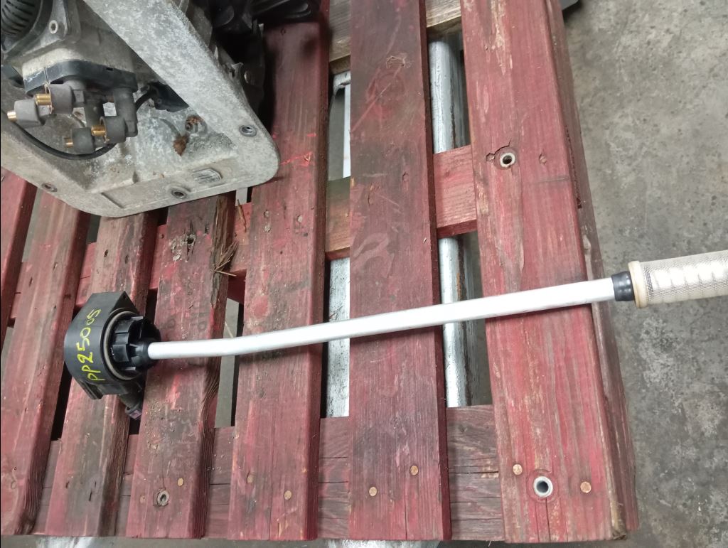 piece_RENAULT T JAUGE CARBURANT 7421964438