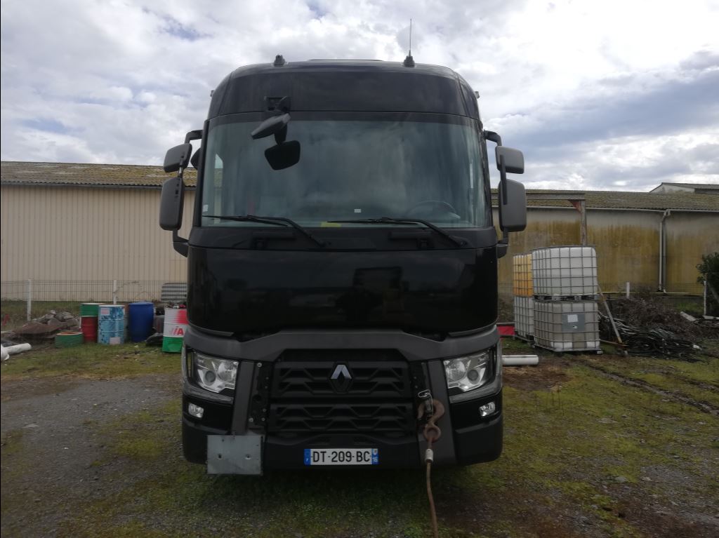 piece_RENAULT T 460 SUPPORT MARCHE PIED GAUCHE 7484539330	