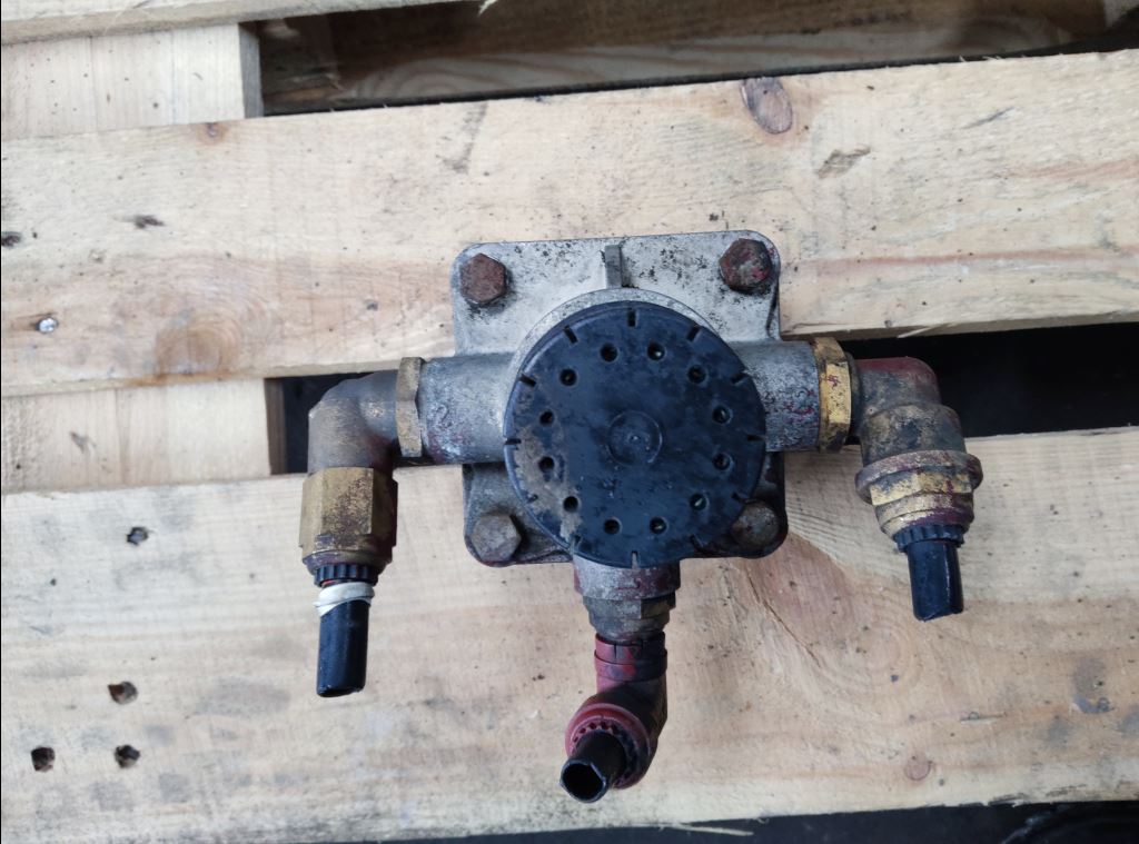 piece_RENAULT 260.19 VALVE RELAIS AC586AAX