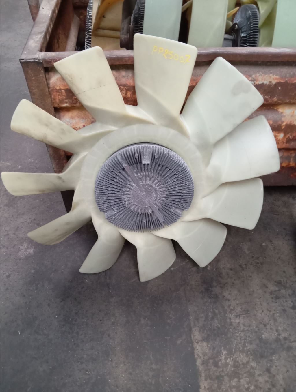 piece_SCANIA  R450  VENTILATEUR MOTEUR 2437780