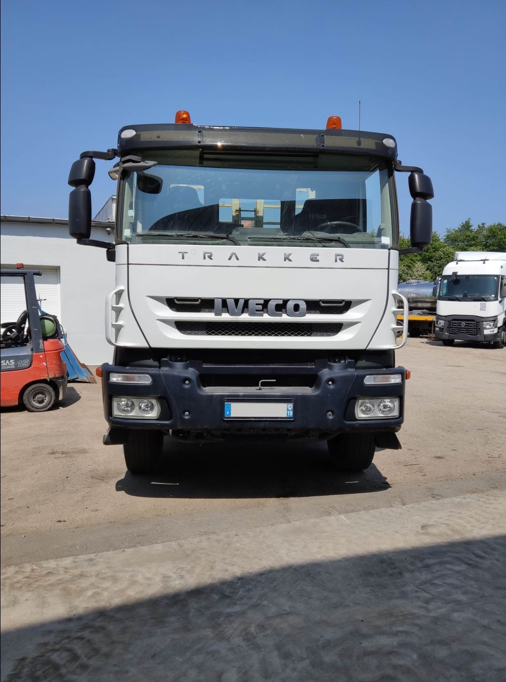 piece_IVECO 190T31  ARBRE DE ROUE ARRIERE DROIT 42103449