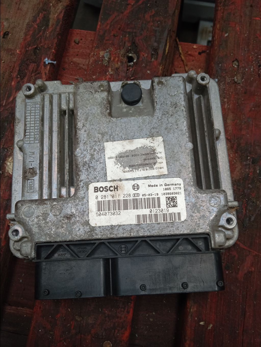 piece_IVECO 35C14 35-C14 3.0D - 16V TURBO BOITIER GESTION MOTEUR