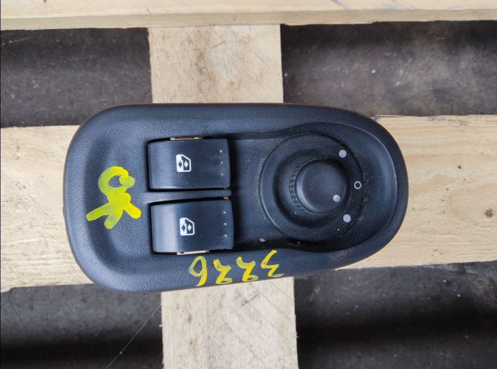 piece_RENAULT MASTER INTERRUPTEUR LEVE VITRE AVG 8200476806