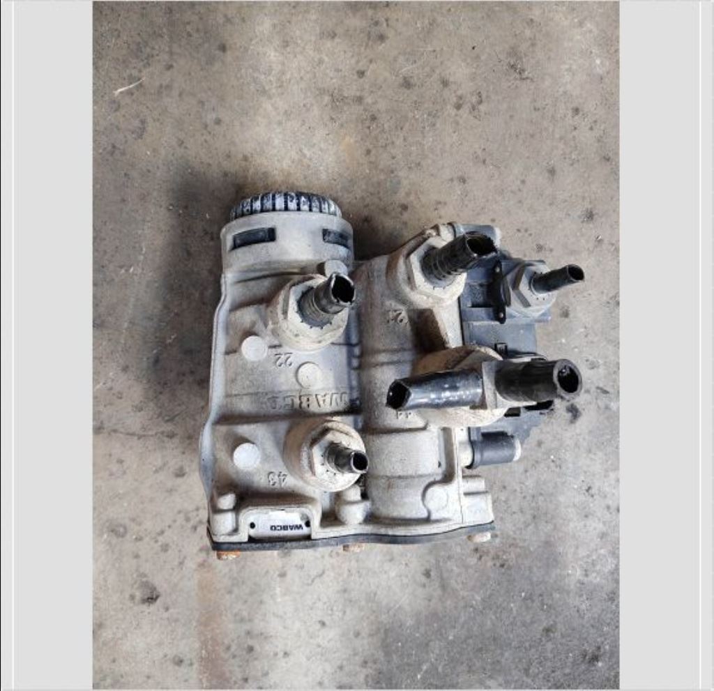 piece_DAF XF480 VALVE DE FREIN EBS AR 1747137